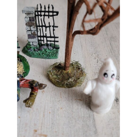Halloween Gates scarecrow ghost Village accessory set decor - Picture 5 of 9